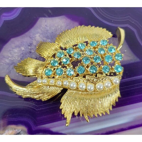 Vintage Signed Gerry's Gold Tone Pearl Aqua Blue Crystal Rhinetsone Leaf Brooch - Picture 6 of 14